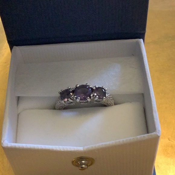 Ring three purple stones costume jewelry never worn silver tone (8) come… - Picture 6 of 12
